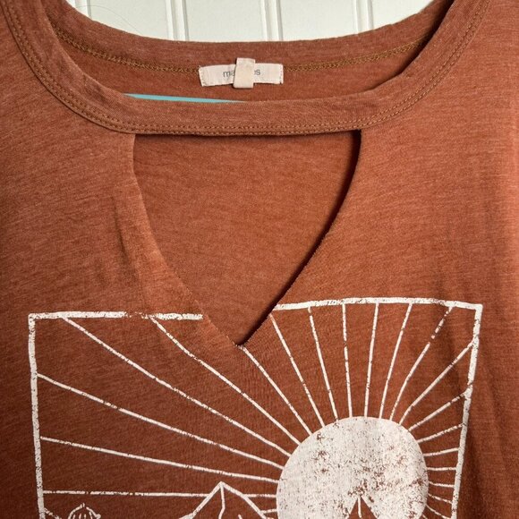 Maurices sunrise oversized oversized graphic tee front cutout size XL D18 - Picture 4 of 7